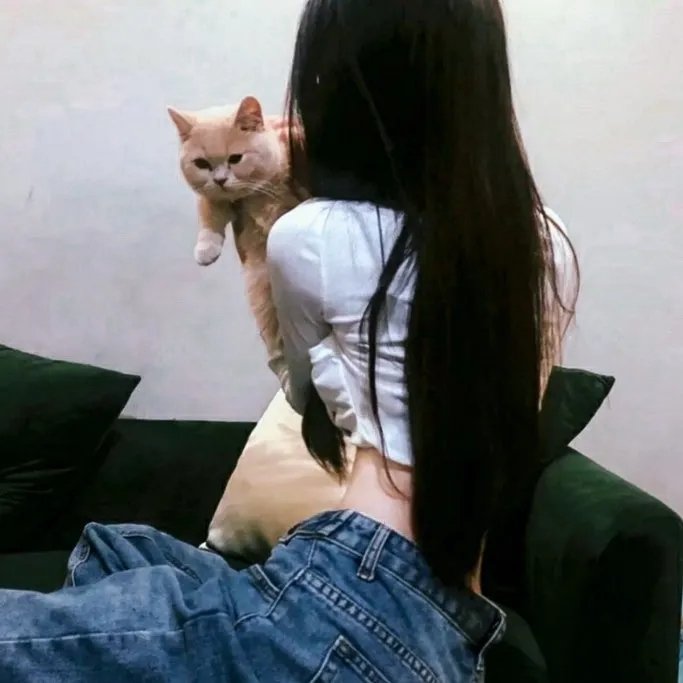 穿黄靴子的女孩